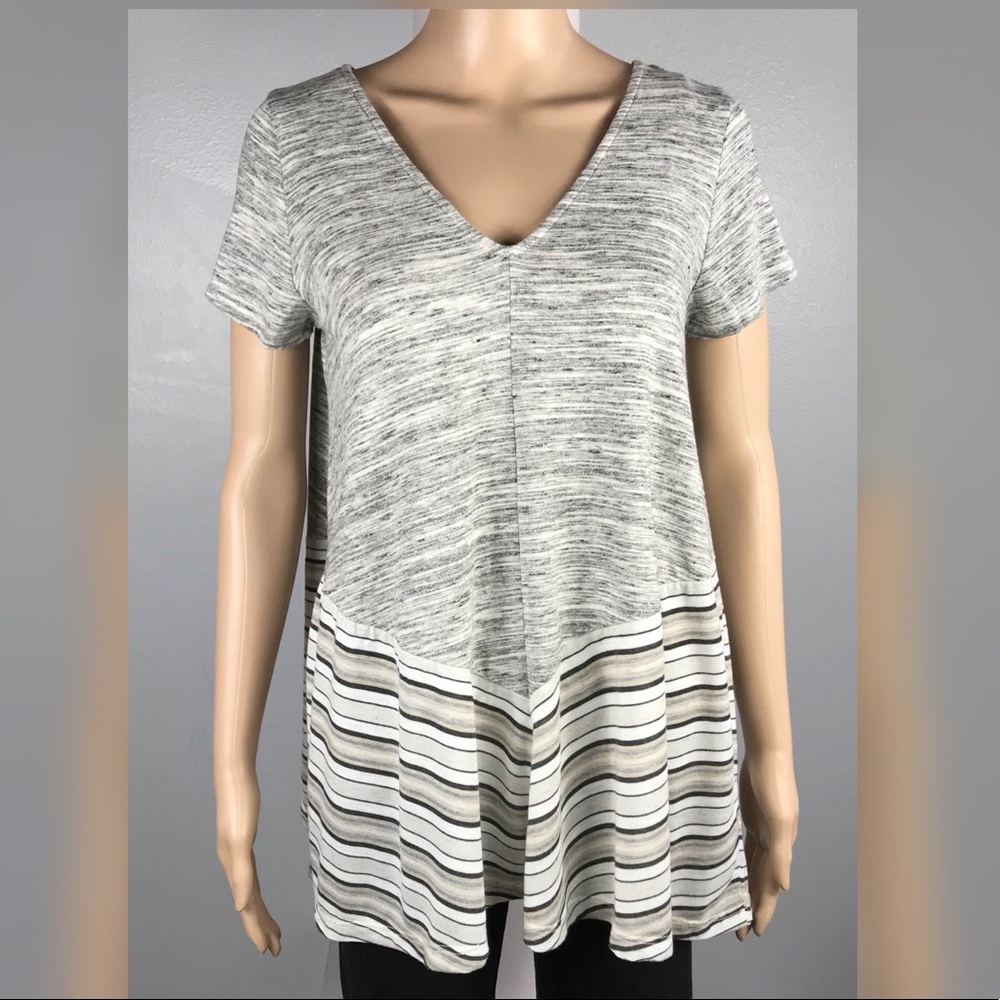 PUELLA Anthropologie Medium Gray Stripe V-Neck Top